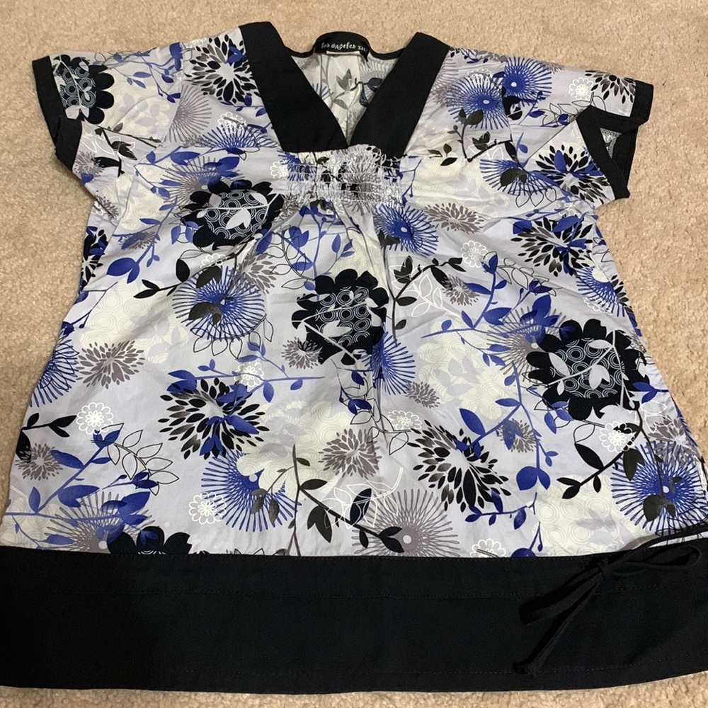Like new scrub top-size small